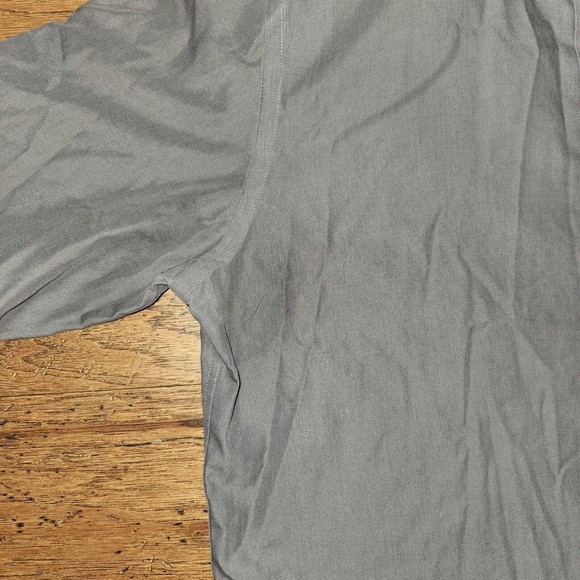 Untuckit Wrinkle Free Button Up Shirt Men Size Medium - Picture 5 of 9